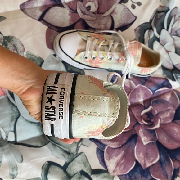 Very Adorbs Tropical Converse - Picture 11 of 12